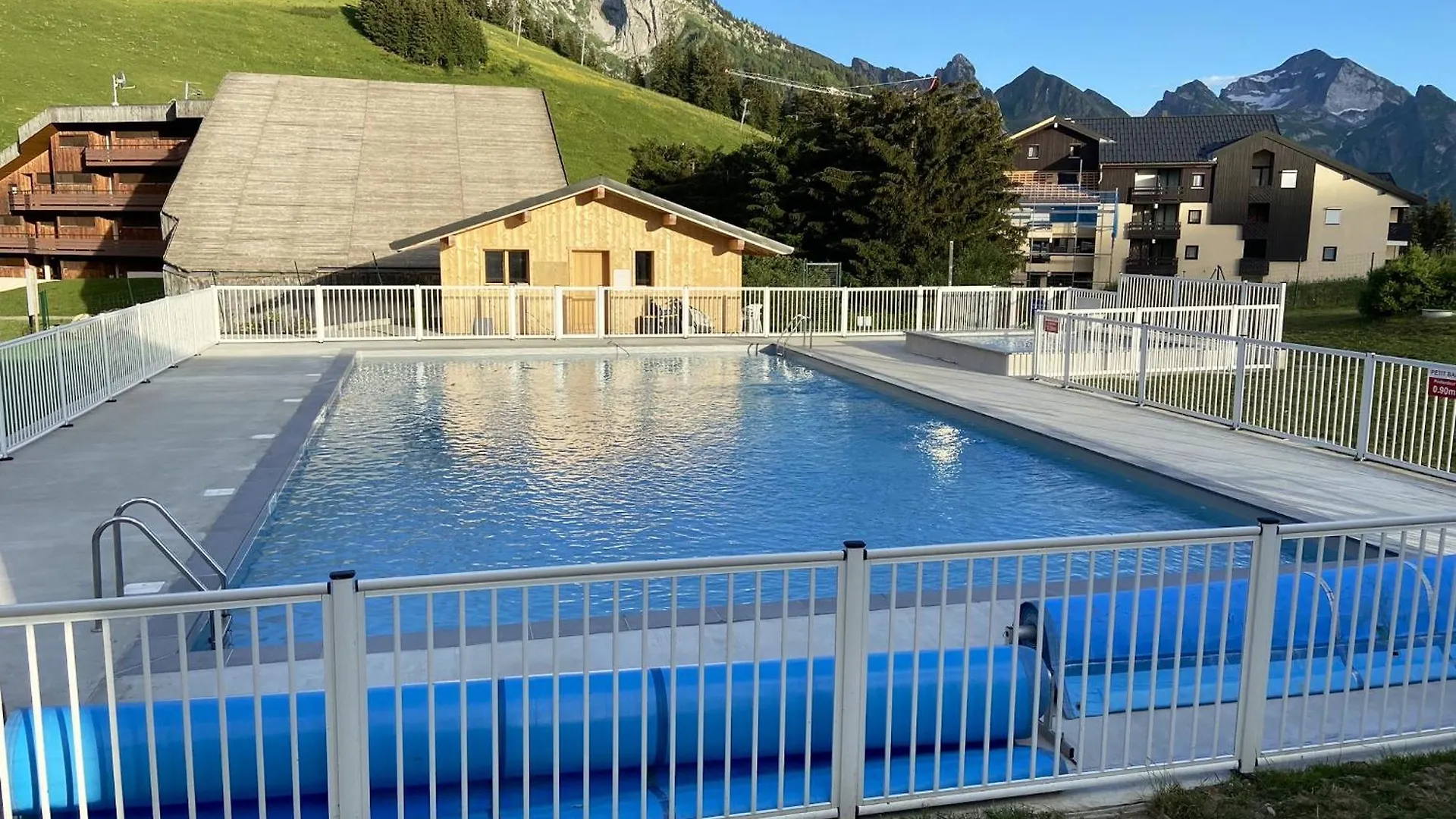 Apartmán Appartement Cosy A Manigod Avec Piscine Partagee - 50 M²